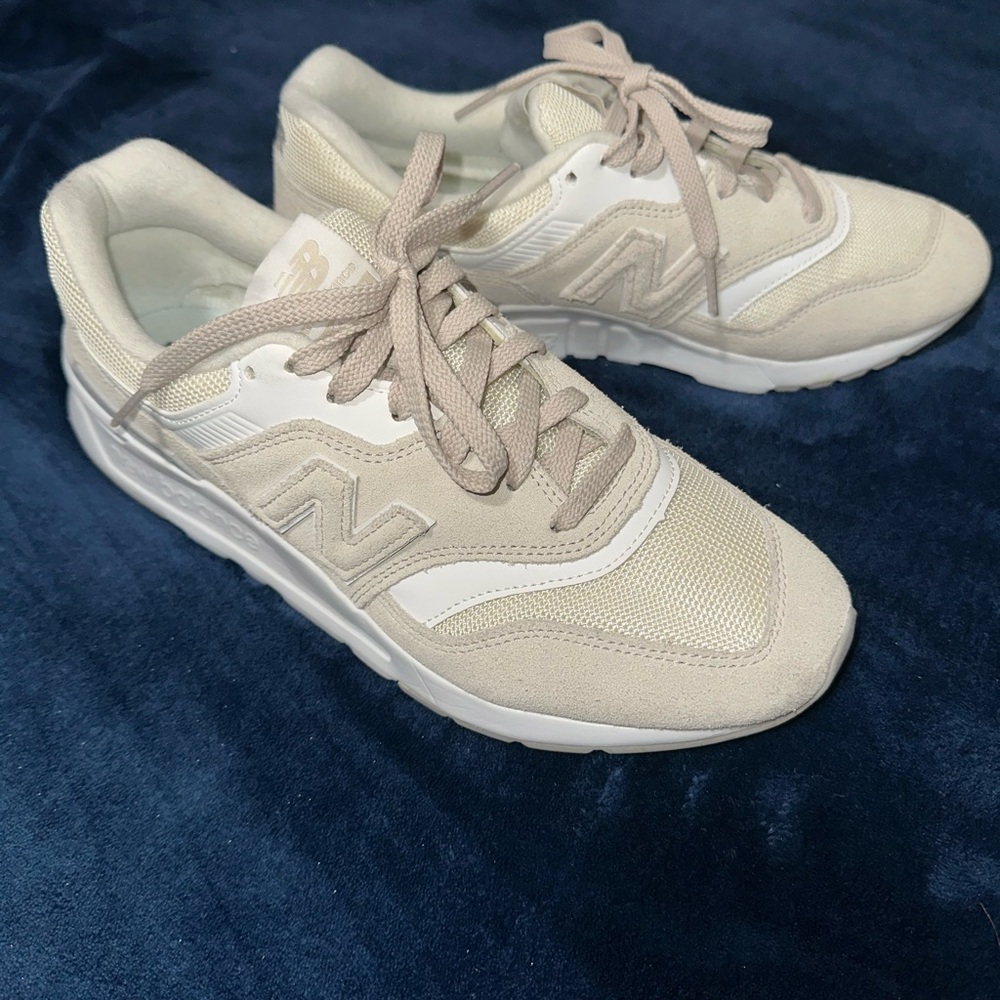 New Balance 997H Women's Beige and White Sneakers